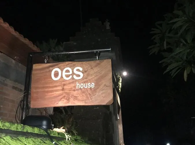 Oes House Privatunterkunft